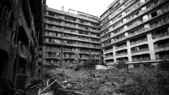 Заброшенные строения и ненужные здания (70 фото)