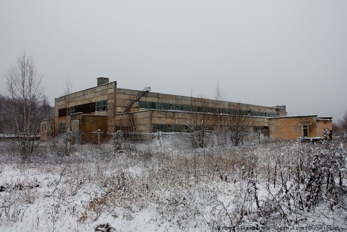 Заброшенная военная база ремонта железнодорожных ракетных комплексов (43 фото)