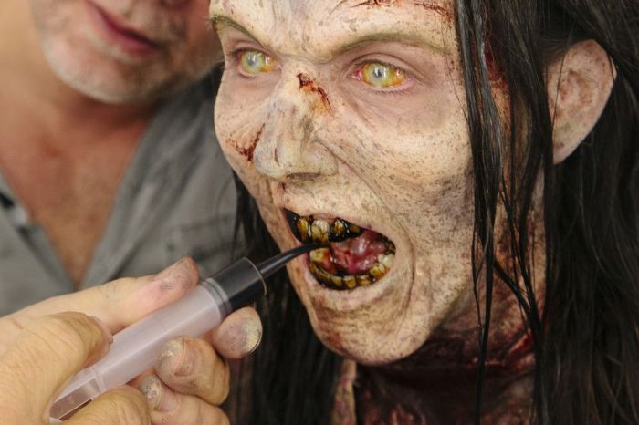 Перевоплощение актеров в зомби из сериала "Ходячие мертвецы" (10 фото)