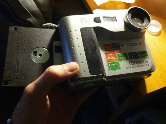 Фотоаппарат, использующий дискеты в качестве памяти (6 фото)