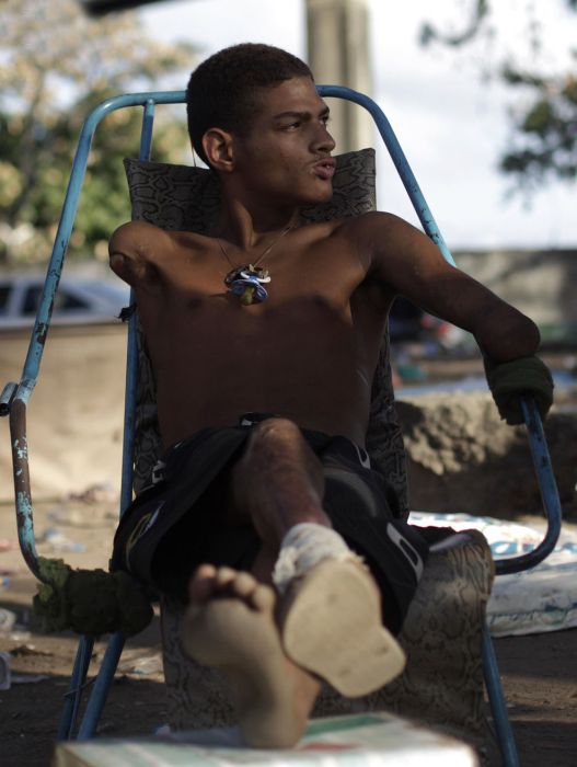 Жизнь наркоманов Бразилии из неблагоприятных районов (32 фото)
