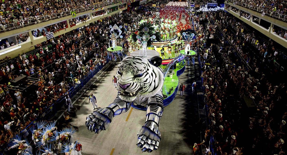 Карнавал в Бразилии продолжается.