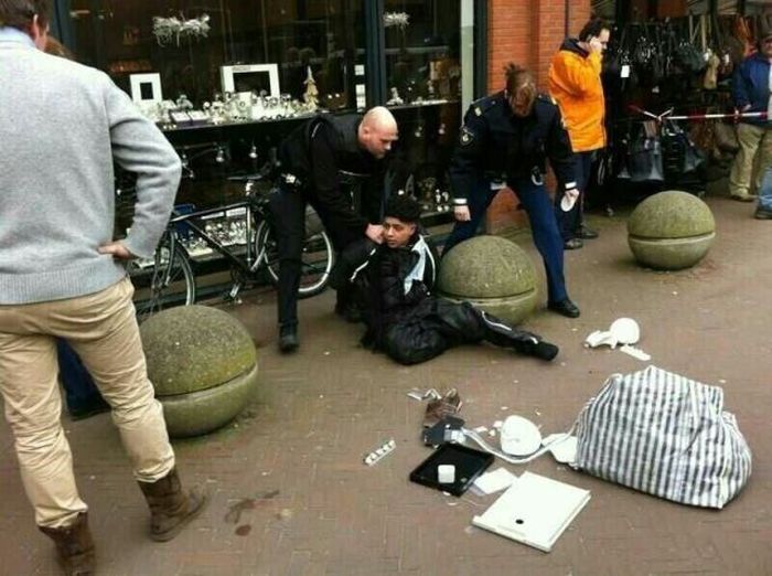 Неудачное ограбление (16 фото)