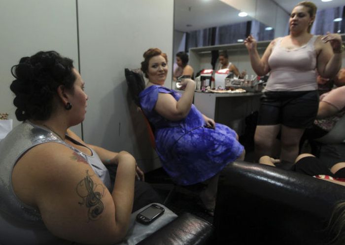Нестандартный показ мод в Бразилии (19 фото)