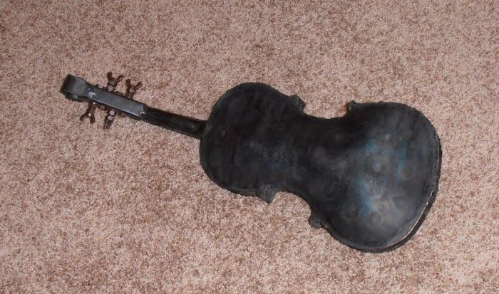 Уникальная скрипка из железа (32 фото)