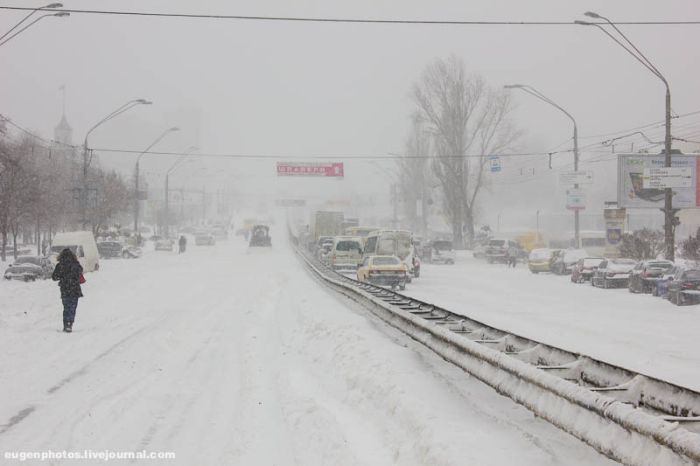 Сильнейший снегопад парализовал Киев на несколько дней (90 фото + видео)