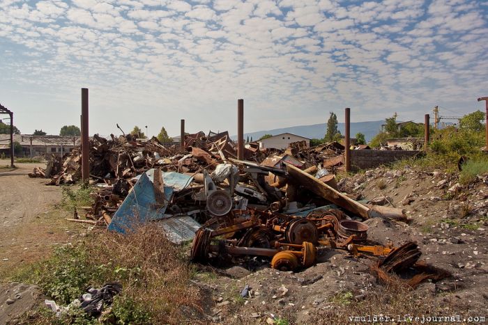 Заброшенный рай для сталкеров в Абхазии (47 фото)