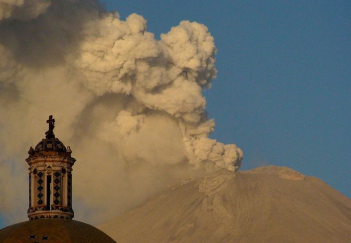 Самые мощные извержения вулканов за 2012 год (39 фото)