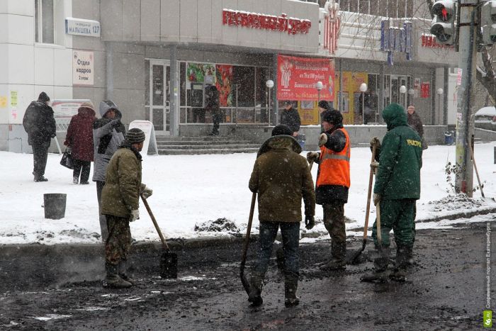 Дорожные службы появляются только с наступлением холодов (94 фото)