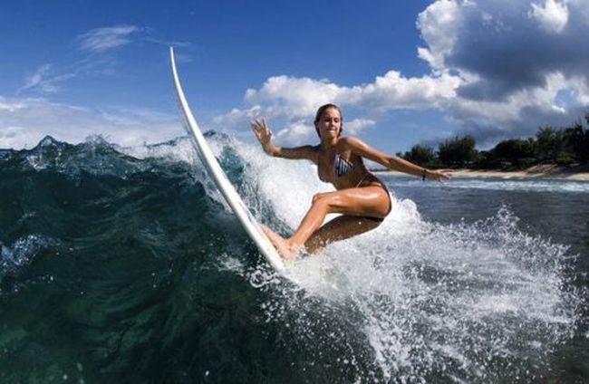 Стройные девушки, которые обожают серфинг (40 фото)