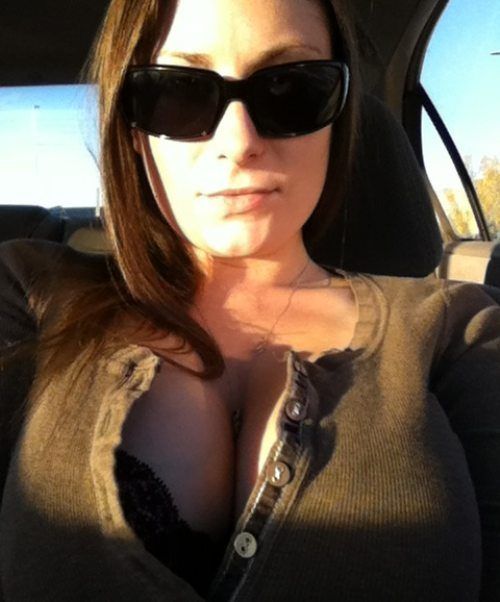 Девушки с внушительным размером груди (39 фото)