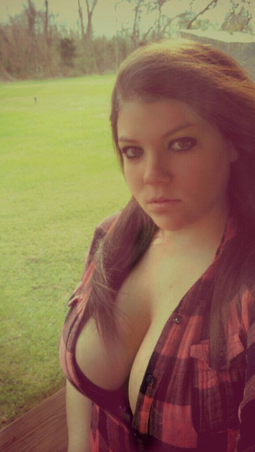 Девушки с внушительным размером груди (39 фото)